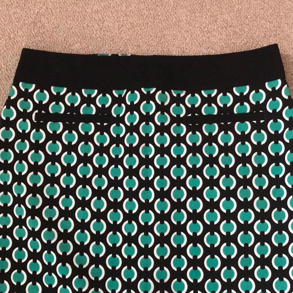 Worthington fully lined miniskirt. Size 6 - Picture 2 of 4